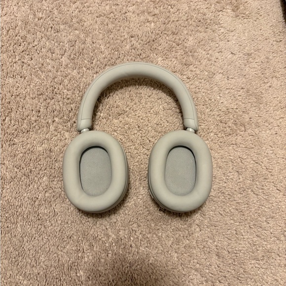 Sony WH-1000XM5 Headphones - Picture 4 of 6